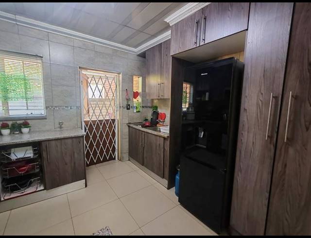 3 BEDROOM TOWNHOUSE FOR SALE IN CLAREMONT
